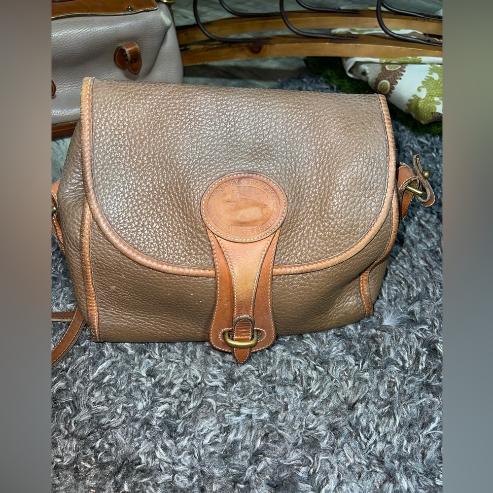 Vintage Dooney & Bourke ESSEX flap crossbody purse Taupe British Tan